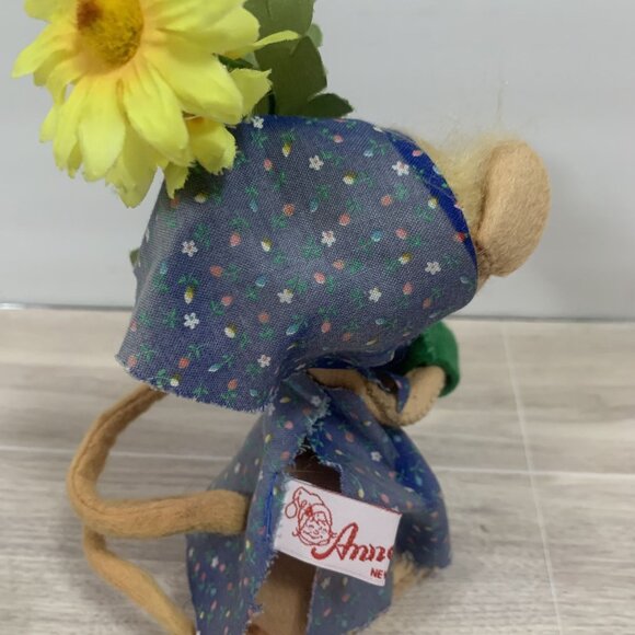Vintage 1992 Annalee Mouse Plush Figure With Plant Imperfect - Picture 6 of 11